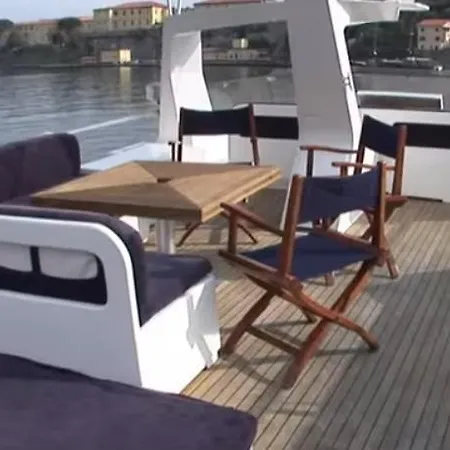 Riviera Boat Botel *