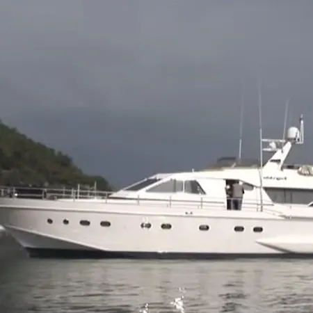 Riviera Boat *