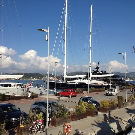 Riviera Boat *