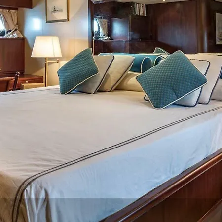 Riviera Boat
